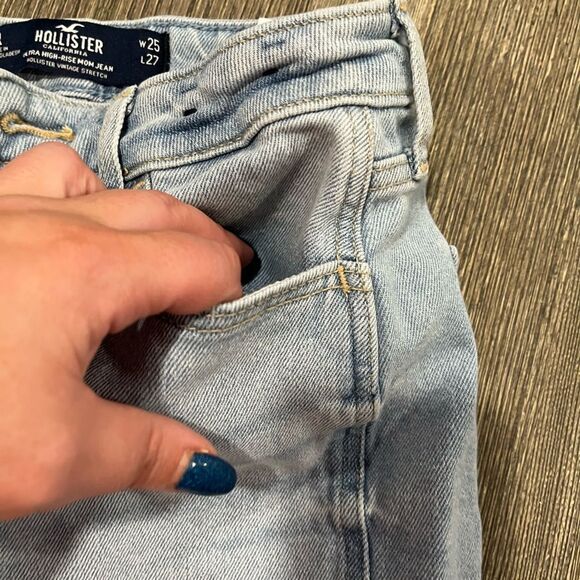 Hollister Ultra High-Rise Mom Jeans Vintage Stretch Whisker Light Wash 25x27 - Picture 3 of 12